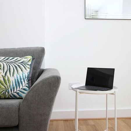 St Thomas Loft Views By Ssw - 2Br, Parking, Sleeps 4, Easy Access To City Centre, Marina, Beach And M4 Swansea Eksteriør bilde