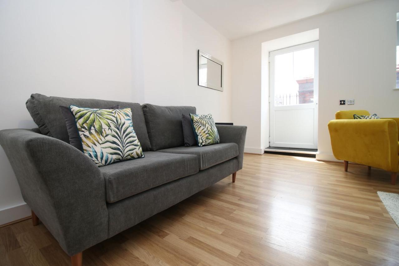 St Thomas Loft Views By Ssw - 2Br, Parking, Sleeps 4, Easy Access To City Centre, Marina, Beach And M4 Swansea Eksteriør bilde