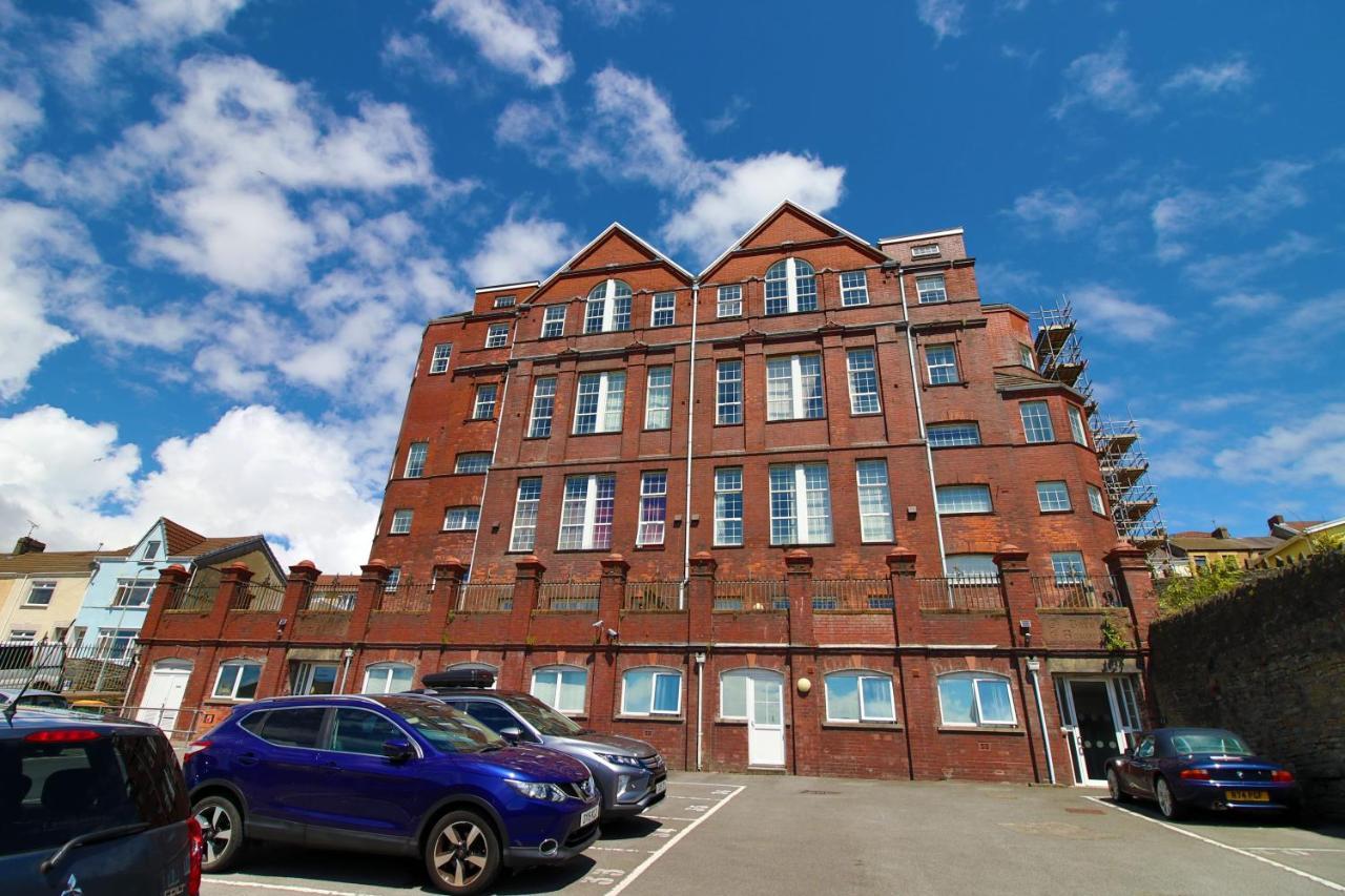 St Thomas Loft Views By Ssw - 2Br, Parking, Sleeps 4, Easy Access To City Centre, Marina, Beach And M4 Swansea Eksteriør bilde