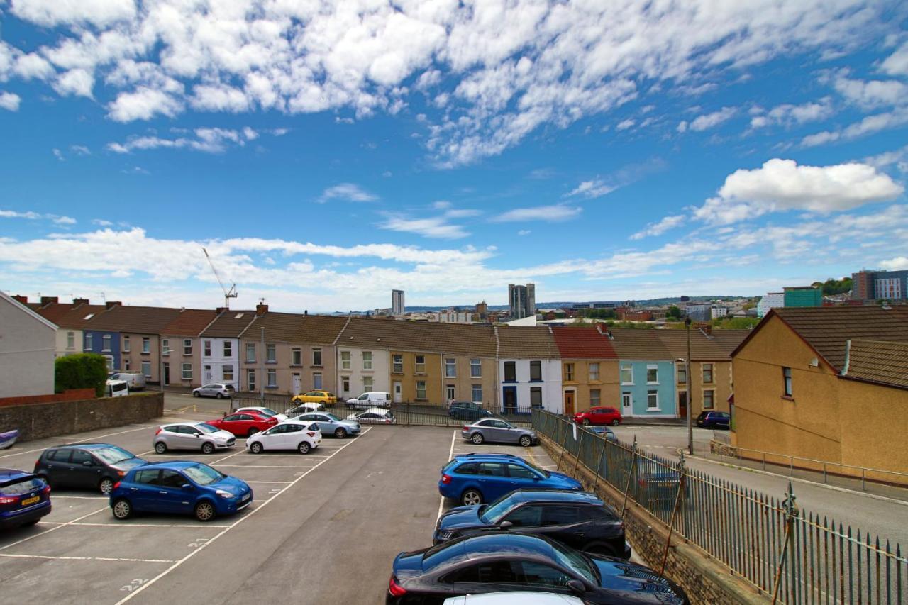 St Thomas Loft Views By Ssw - 2Br, Parking, Sleeps 4, Easy Access To City Centre, Marina, Beach And M4 Swansea Eksteriør bilde