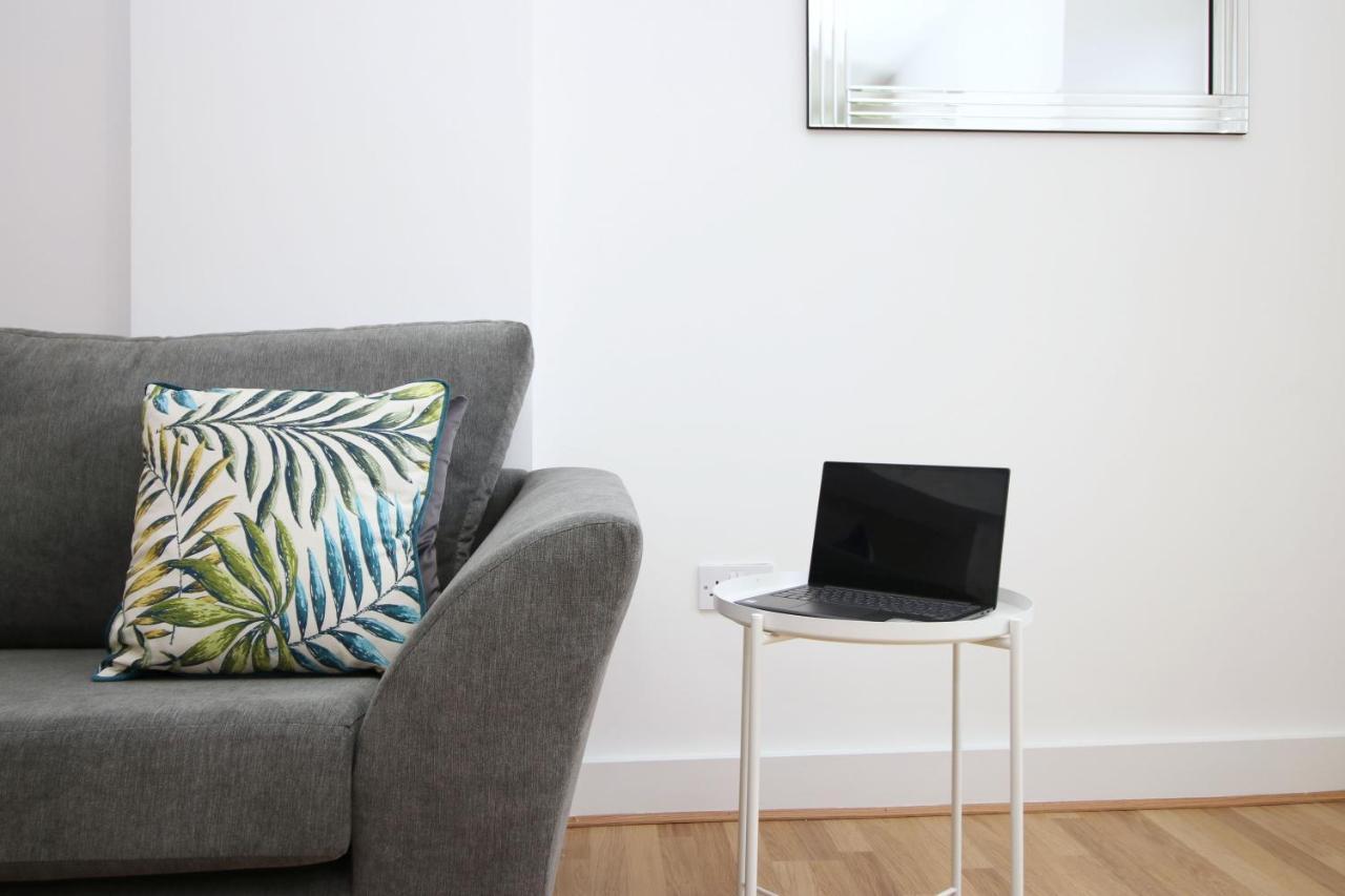 St Thomas Loft Views By Ssw - 2Br, Parking, Sleeps 4, Easy Access To City Centre, Marina, Beach And M4 Swansea Eksteriør bilde